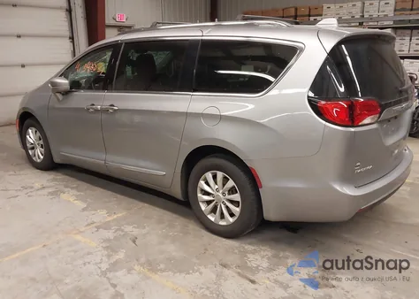 2019 Chrysler Pacifica Touring L z USA, uszkodzony, nr VIN 2C4RC1BG9KR554385
